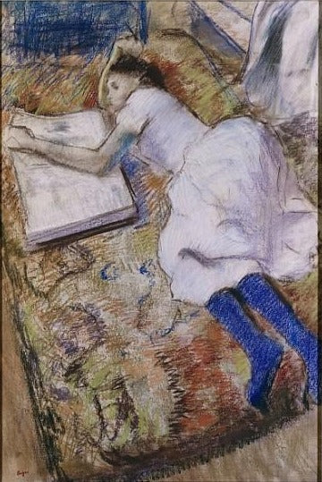 Jeune fille allongée regardant un album – Edgar Degas Edgar Degas